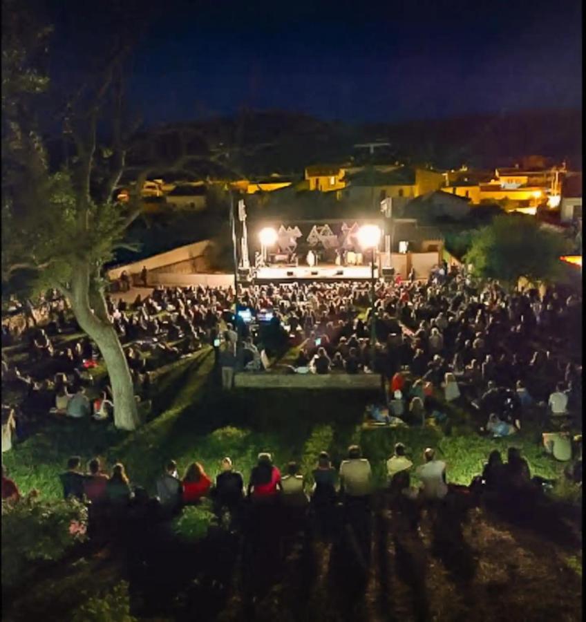 B&B S'Omu Antiga Nureci Buitenkant foto