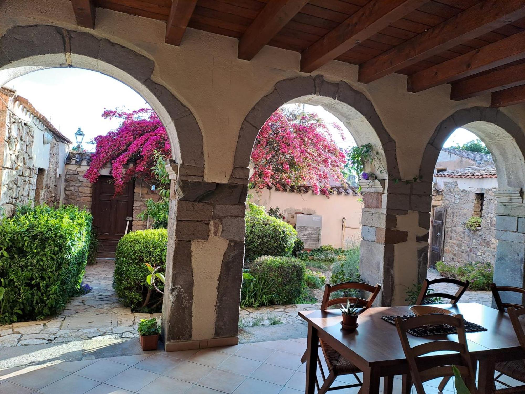 B&B S'Omu Antiga Nureci Buitenkant foto